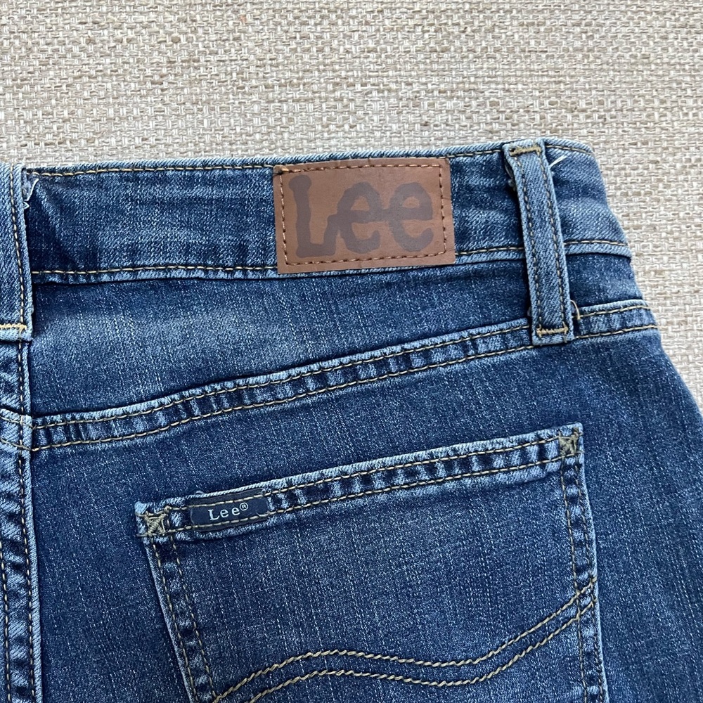 Lee Regular Fit Mid Rise Capri - Picture 3 of 4